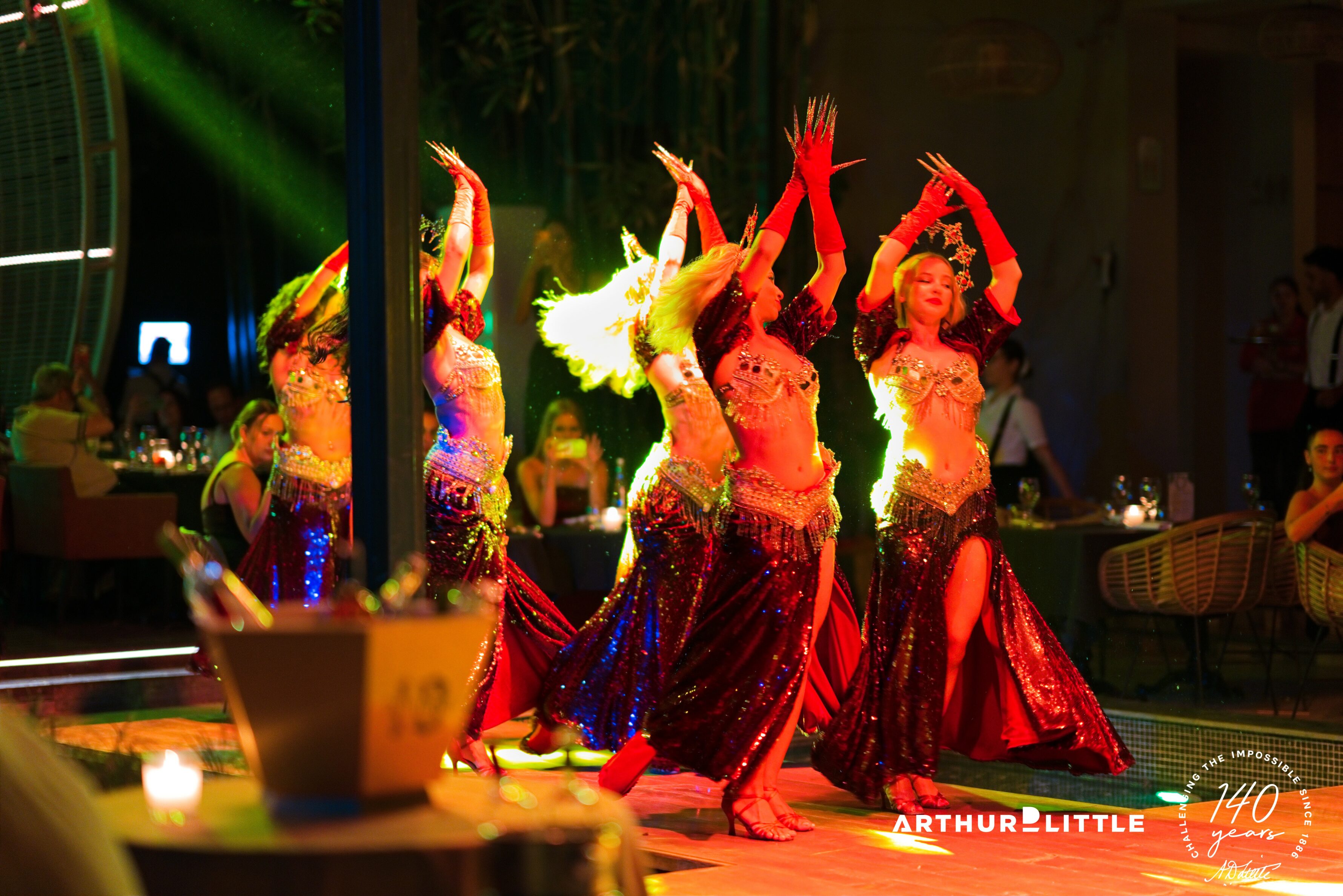 Spectacle de danse pendant une soirée festive à Marrakech
