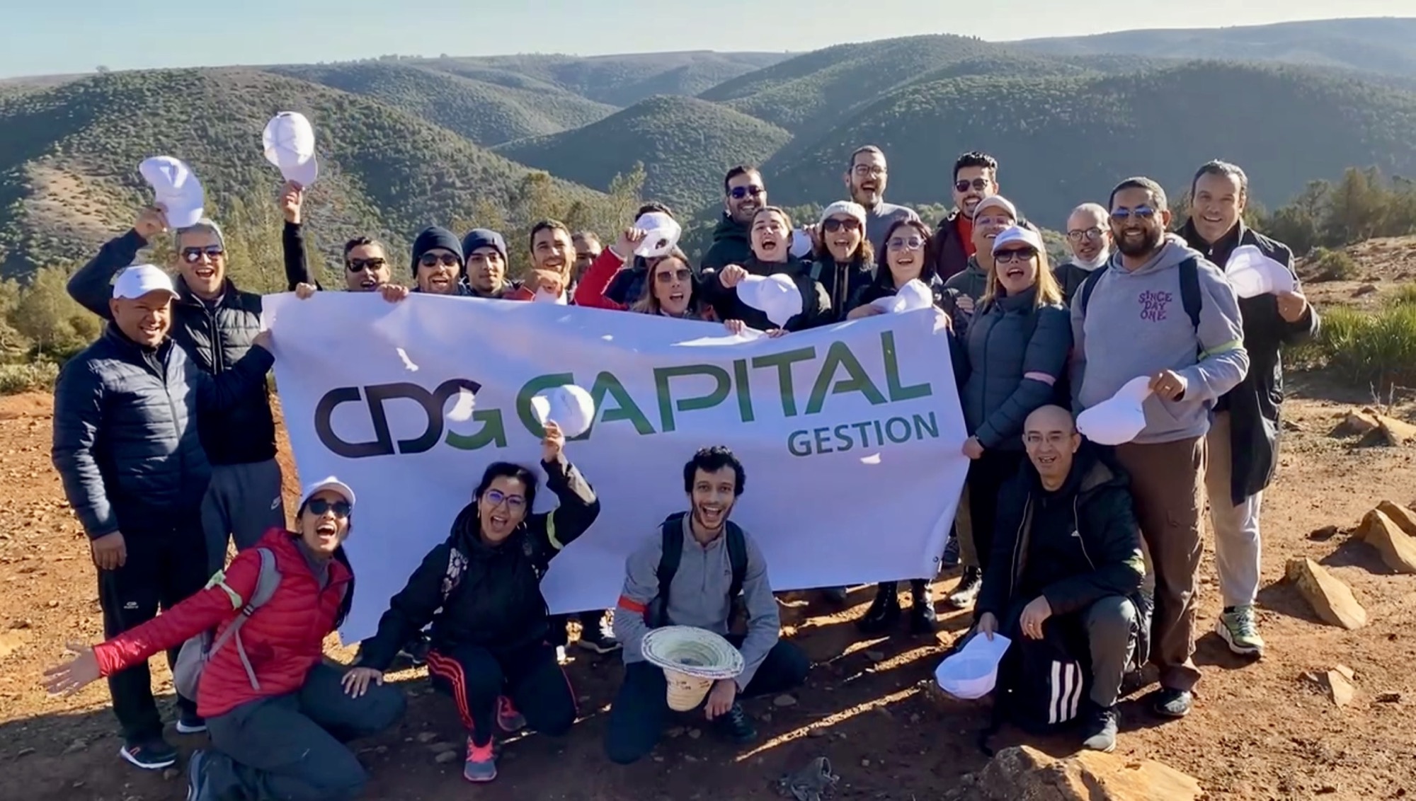 Équipe CDG Capital Gestion réunie lors de la randonnée des trois sommets de Benslimane